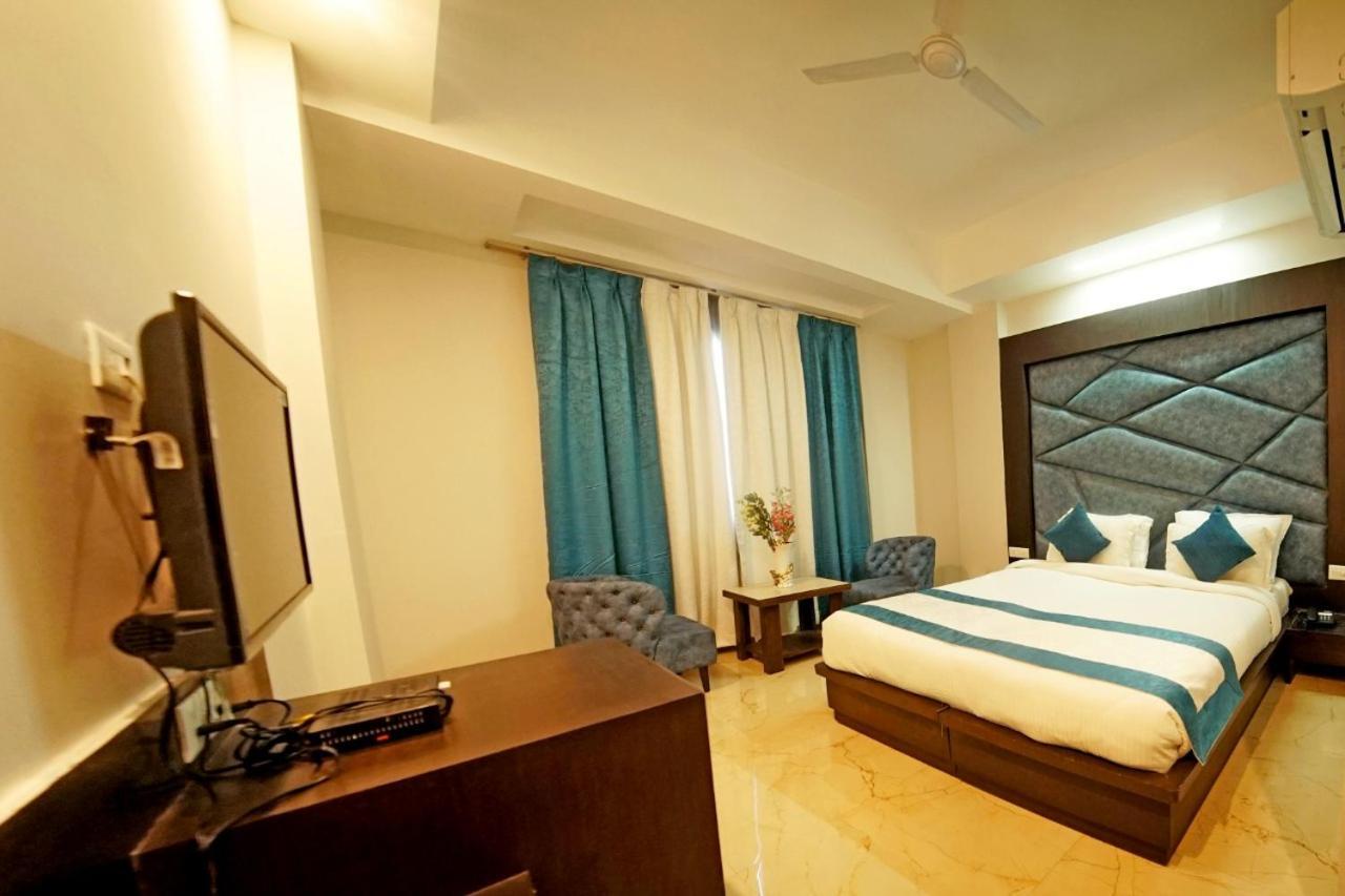 Hotel Crimson Palace Agra  Eksteriør bilde