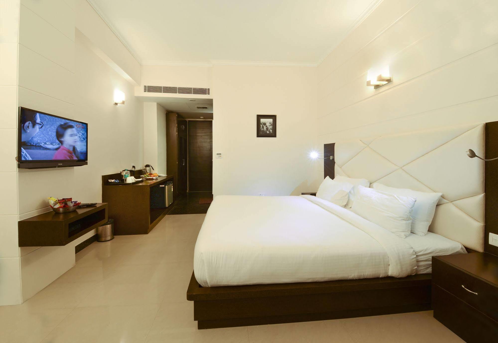 Hotel Crimson Palace Agra  Eksteriør bilde