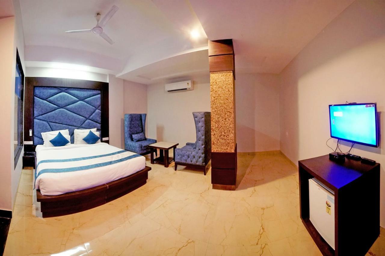 Hotel Crimson Palace Agra  Eksteriør bilde